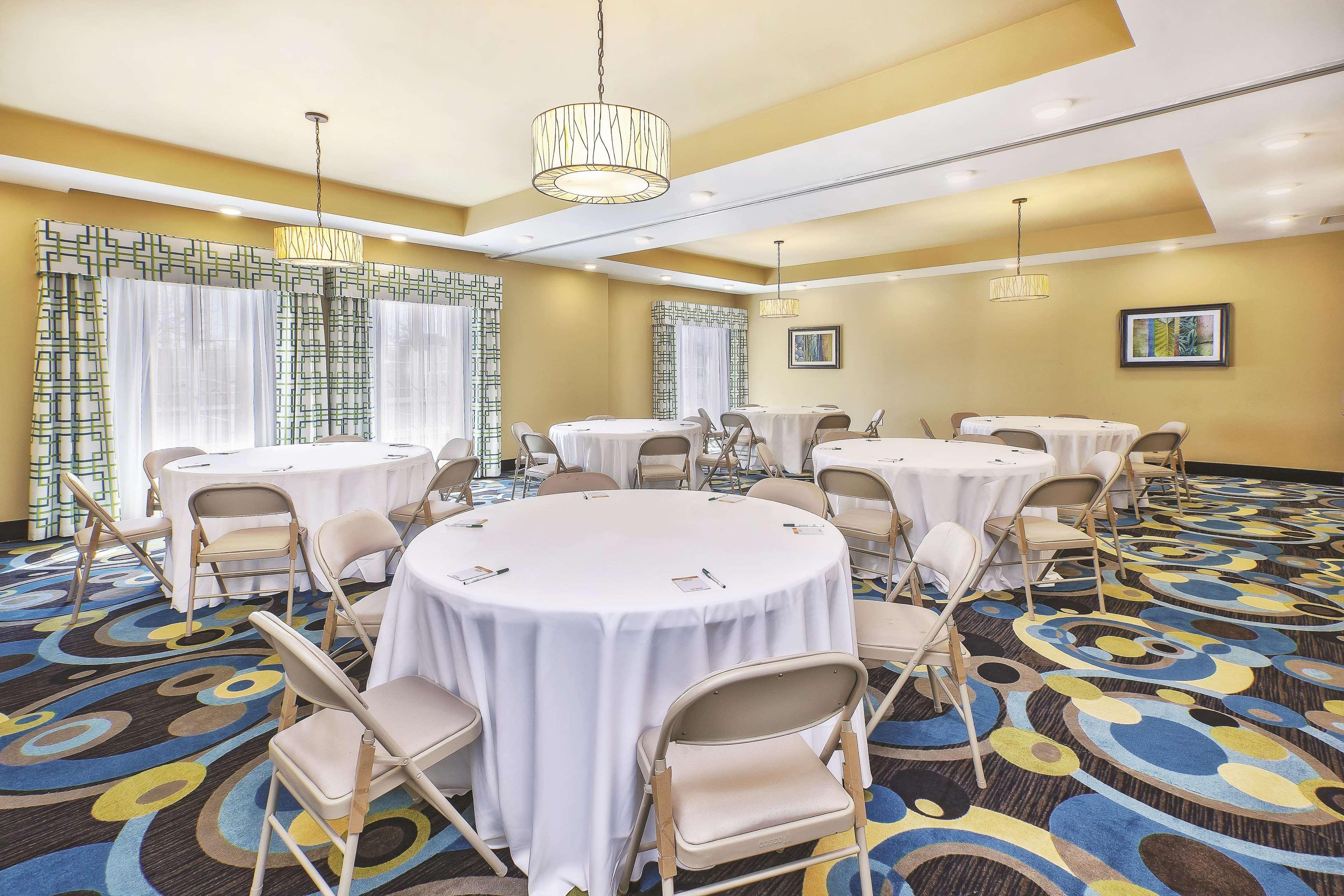 La Quinta By Wyndham Niagara Falls Exterior photo