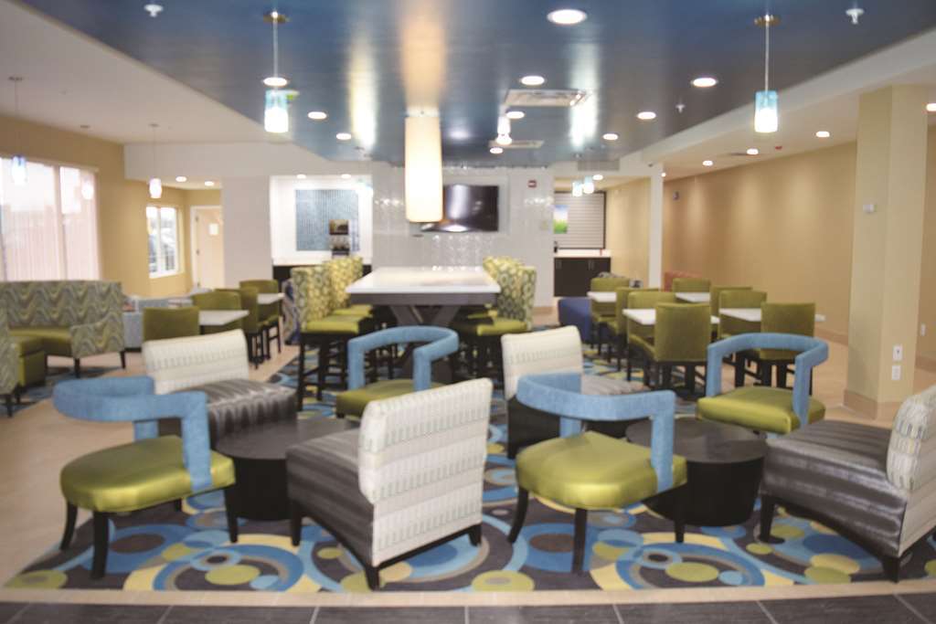 La Quinta By Wyndham Niagara Falls Interior photo